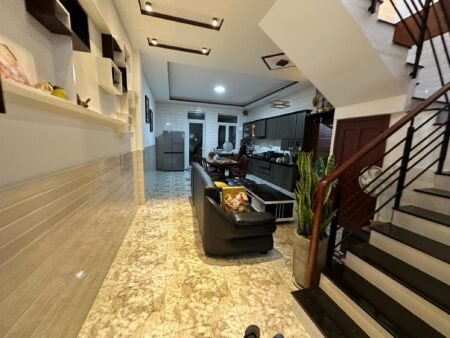 Nhà 3 tầng 2 MT SHR Ngô Quyền, P6, Đà Lạt, 5x26m, Giá 12 tỷ