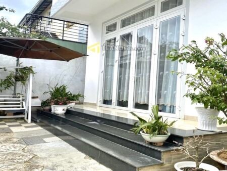 Nhà 3 tầng Vạn Hạnh, P8, Đà Lạt, 221m2, Giá 12 tỷ