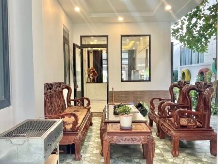 Villa hẻm oto SHR Hùng Vương, Phường 9, Đà Lạt, 251m2, Giá 15.5 tỷ