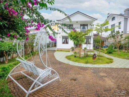 Villa sân vườn Nguyên Tử Lực, P8, Đà Lạt, hẻm ô tô lớn 612m2, Giá 19 tỷ