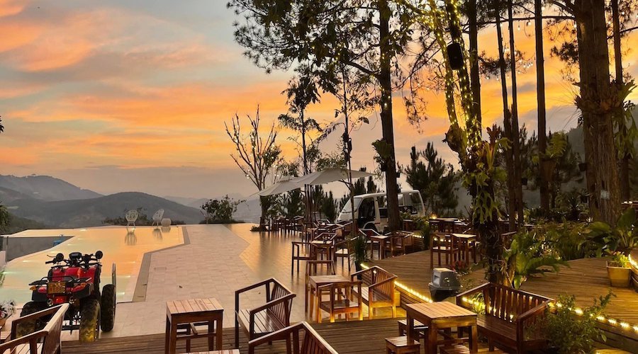 Hồ Bơi Vô Cực và Khu Vực Thư Giãn