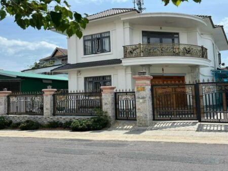 Villa 2 tầng MT KQH Yersin, P9, Đà Lạt, 13.5x20m, Giá 20 tỷ