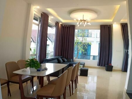 Villa 3 tầng Trần Đại Nghĩa, Phường 8, Đà Lạt, 200m2, Giá 12 tỷ