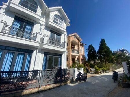 Villa 3 tầng Trần Đại Nghĩa, Phường 8, Đà Lạt, 200m2, Giá 12 tỷ