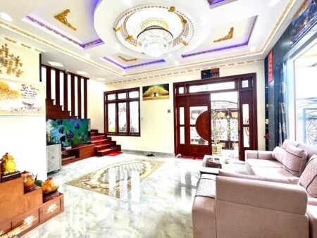 Villa sân vườn Nguyễn Hữu Cầu, Phường 12, Đà Lạt, 200m2, Giá 10.5 tỷ