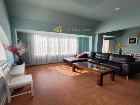 Villa 4 Tầng Sân Vườn Mặt Tiền Yên Thế, P10, Đà Lạt, 9pn, Sân Rộng