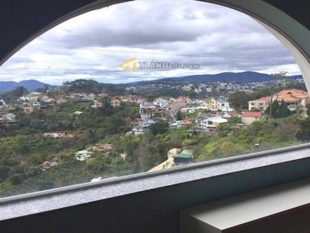 Villa 4 Tầng Sân Vườn Mặt Tiền Yên Thế, P10, Đà Lạt, 9pn, Sân Rộng