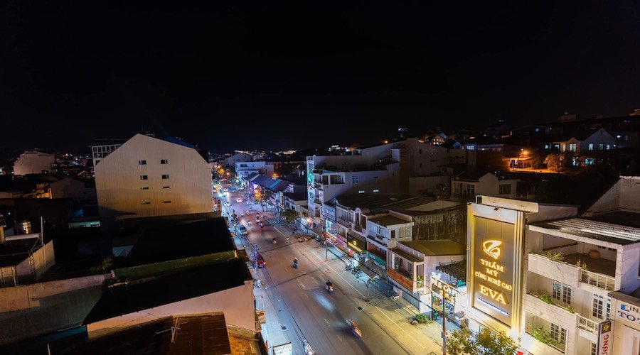 Khách sạn 2 Mặt tiền Phan Đình Phùng, Phường 2, 190m2, 21 phòng kinh doanh Giá 250tr/m2Khách sạn 2 mặt tiền Phan Đình Phùng Dt:190m2(dtsd hơn 1000m2) gồm 21 phòng kinh doanh(có 2 căn hộ)+ 2 phòng lớn gia đình mình ở-25wc+2 sân thượng+phòng thờ+ 2 phòng giặt+3 kho+thang máy+ hầm để xe+sảnh lớn-+ 1 khách tầng lửng ....PCCC -antt đầy đủ,để lại toàn bộ nội thất cơ bản của nhà ở,toàn bộ nội thất khách sạn,có cả máy giặt máy sấy ksan Giá mong muốn:250tr/m2(trên dưới 50tỷ)