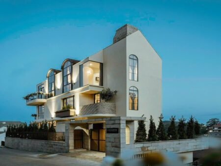 Villa 5 tầng view thông Khe Sanh, P10, 220m2, sổ riêng hoàn công