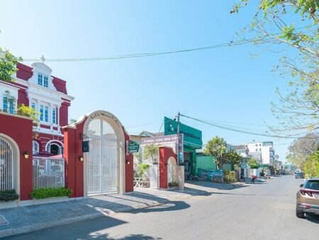 Villa Mặt Tiền Đường Trần Quý Cáp, P9, Đà Lạt, 467m2, Giá 42 tỷ
