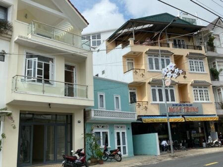 Nhà Phố 3 Tầng Mặt Tiền Đoàn Thị Điểm, P1, Đà Lạt, 113.51 m², 3 Phòng