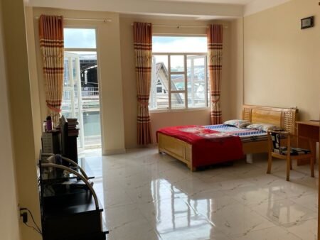 Nhà Phố 3 Tầng Mặt Tiền Đoàn Thị Điểm, P1, Đà Lạt, 113.51 m², 3 Phòng