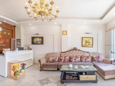 Khách Sạn 7 Tầng Mặt Tiền Đường Bùi Thị Xuân, Doanh thu 200tr/tháng