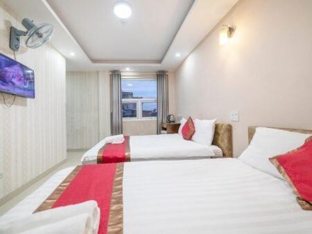 Khách Sạn 7 Tầng Mặt Tiền Đường Bùi Thị Xuân, Doanh thu 200tr/tháng