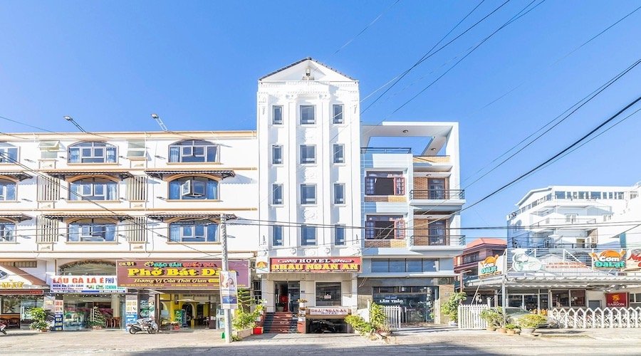 Khách Sạn 7 Tầng Mặt Tiền Đường Bùi Thị Xuân, Doanh thu 200tr/tháng