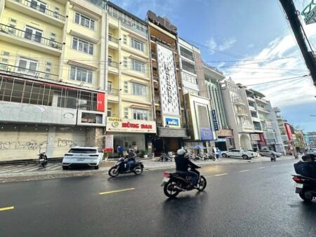 Khách Sạn và MT Kinh Doanh 6 Tầng 24 Phòng, P1, ngang 12m, 129 tỷ