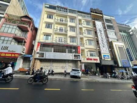 Khách Sạn và MT Kinh Doanh 6 Tầng 24 Phòng, P1, ngang 12m, 129 tỷ