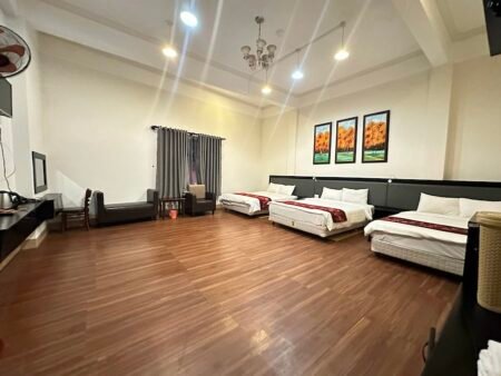 Khách Sạn và MT Kinh Doanh 6 Tầng 24 Phòng, P1, ngang 12m, 129 tỷ