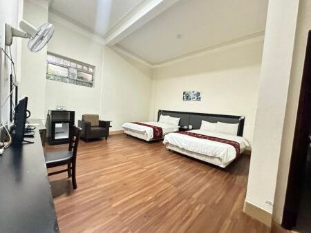 Khách Sạn và MT Kinh Doanh 6 Tầng 24 Phòng, P1, ngang 12m, 129 tỷ