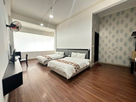 Khách Sạn và MT Kinh Doanh 6 Tầng 24 Phòng, P1, ngang 12m, 129 tỷ