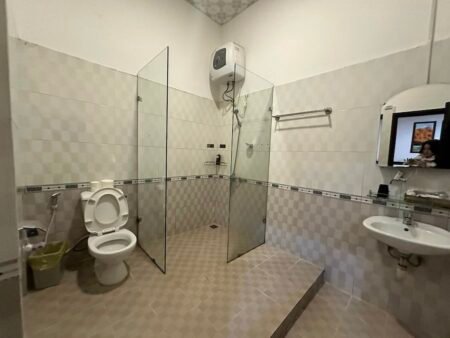 Khách Sạn và MT Kinh Doanh 6 Tầng 24 Phòng, P1, ngang 12m, 129 tỷ