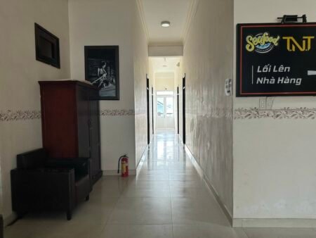 Khách Sạn và MT Kinh Doanh 6 Tầng 24 Phòng, P1, ngang 12m, 129 tỷ