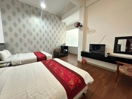 Khách Sạn và MT Kinh Doanh 6 Tầng 24 Phòng, P1, ngang 12m, 129 tỷ