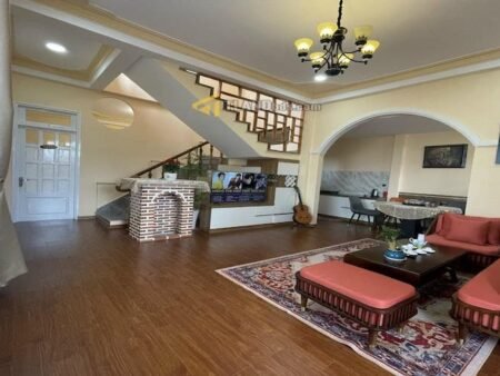Homestay Hẻm Ô Tô Nam Hồ, P11, Đà Lạt, 232.88 m² mặt tiền 18m