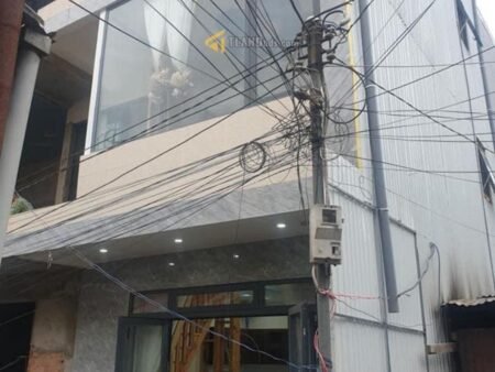 Nhà Phố Hẻm Nhỏ Mai Hắc Đế, P6, mặt tiền 10.95m và chiều sâu 9m