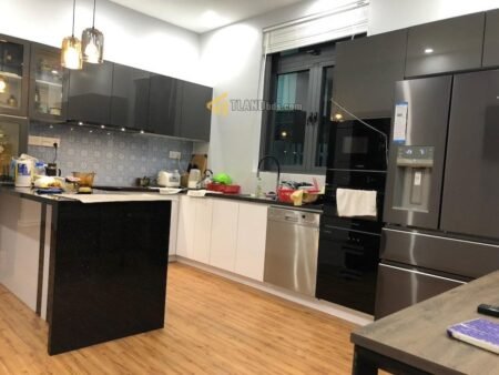 Biệt Thự sân vườn Hẻm Ô Tô Nam Hồ, P11, Đà Lạt, mặt tiền 10.22m