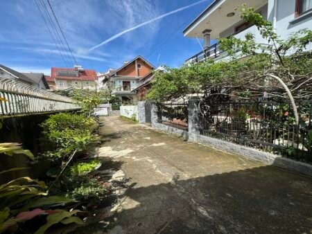 Villa 2 tầng Yersin, P9, Đà Lạt 200m2 ngang 10m