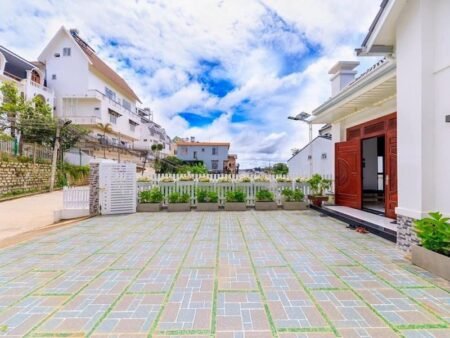 Villa Hai Mặt Tiền Gio An, P5, Đà Lạt 300 m² mặt tiền 12m