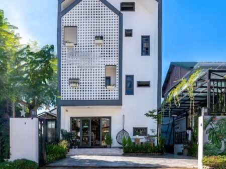 Villa 5 Tầng Mặt Tiền An Bình, P3, Đà Lạt – Doanh thu 250triệu/tháng