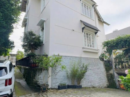 Villa 2 Tầng Hẻm Ô Tô Lớn Hùng Vương, P9, Đà Lạt, 451m² mặt tiền 20m