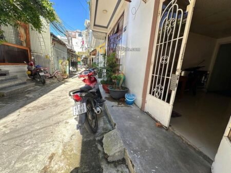 Bán Đất Tặng Nhà Cấp 4 Hẻm Nhỏ Trần Phú, P3, Đà Lạt, 4,2m x 16,25m
