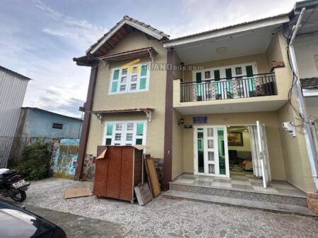 Villa 2 Tầng Hẻm Ô Tô Lớn Quang Trung, P9, Đà Lạt ngang rộng 9m