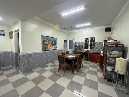 Villa 2 Tầng Hẻm Ô Tô Lớn Quang Trung, P9, Đà Lạt ngang rộng 9m