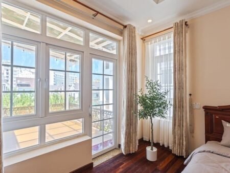 Villa Mặt Tiền Nguyễn Thị Nghĩa, P2, Đà Lạt Mặt tiền 15m x 20m