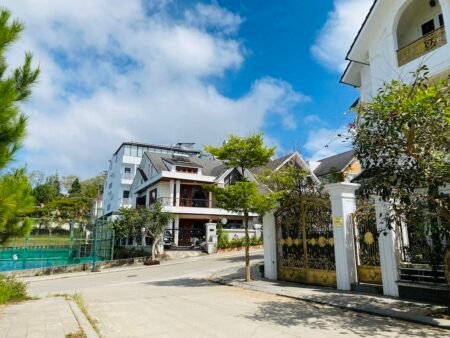 Villa Mặt Tiền Nguyễn Thị Nghĩa, P2, Đà Lạt Mặt tiền 15m x 20m