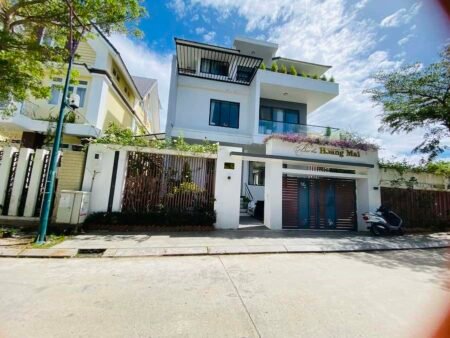 Villa Mặt Tiền Nguyễn Thị Nghĩa, P2, Đà Lạt Mặt tiền 15m x 20m