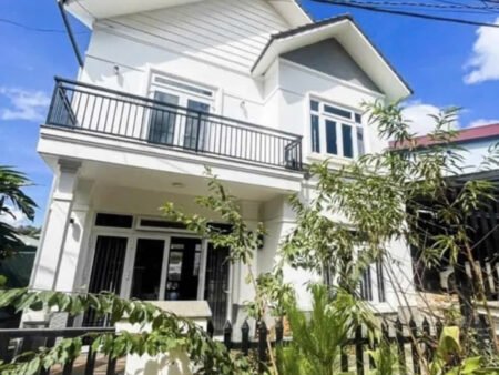 Villa 3 Tầng Hẻm Ô Tô Lớn Đankia, Phường 7, Đà Lạt mặt tiền gần 20m