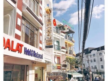 Khách Sạn Mặt Tiền Hà Huy Tập, P3, Đà Lạt có 19 Phòng nguồn thu tốt