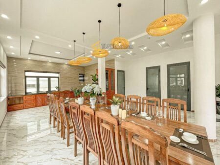 Villa 3 Tầng Hẻm Ô Tô Lớn Khe Sanh, Phường 10, Đà Lạt mặt tiền 10.9m