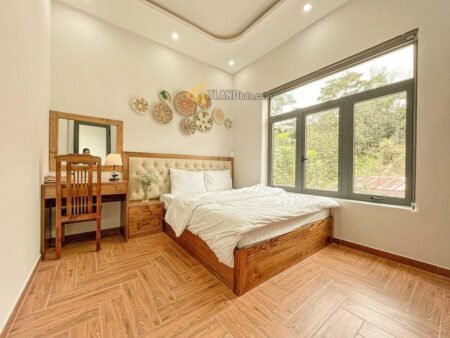 Villa 3 Tầng Hẻm Ô Tô Lớn Khe Sanh, Phường 10, Đà Lạt mặt tiền 10.9m