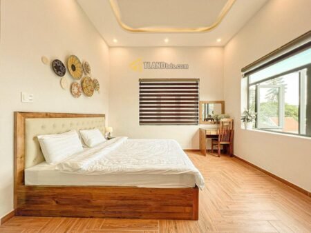 Villa 3 Tầng Hẻm Ô Tô Lớn Khe Sanh, Phường 10, Đà Lạt mặt tiền 10.9m