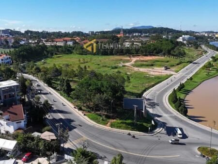 Khách Sạn Thô 5 Tầng Mặt Tiền Sương Nguyệt Ánh, P9, Đà Lạt giá 54 Tỷ