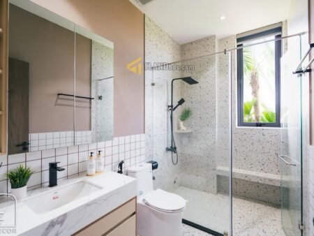 Villa 3 Tầng Mặt Tiền Nguyễn Hữu Cầu, P12, Đà Lạt, mặt tiền rộng 13m