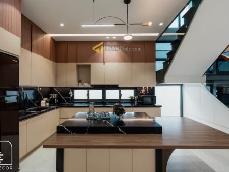 Villa 3 Tầng Mặt Tiền Nguyễn Hữu Cầu, P12, Đà Lạt, mặt tiền rộng 13m