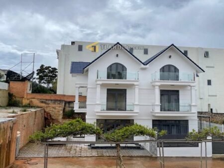 Villa 3 Tầng Hẻm Ô Tô Lớn Phan Chu Trinh, P9, Đà Lạt ngang 26m