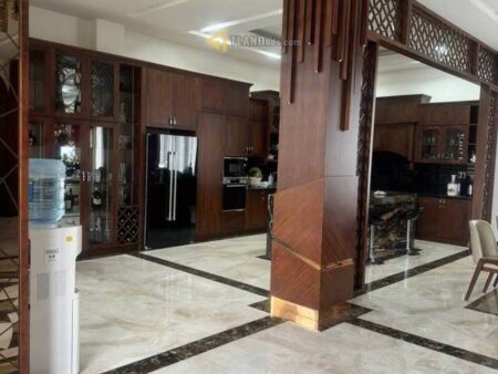 Villa 5 Tầng Mặt Tiền Hồ Tùng Mậu, Phường 10, Đà Lạt mặt tiền rộng 16m